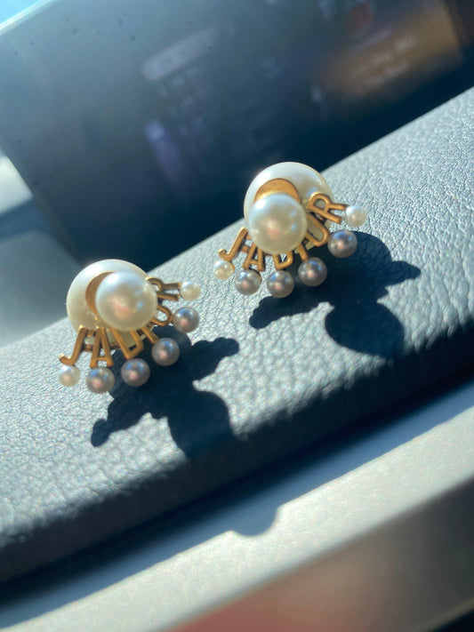 Amour Pearl Studs
